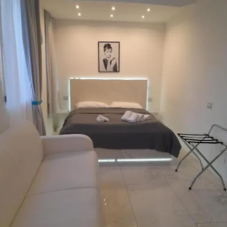 Tiffany & Babylon Luxury 5* Naples