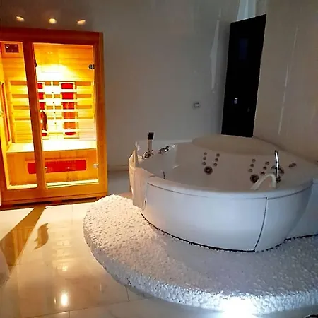 Tiffany & Babylon Luxury Aparthotel Naples